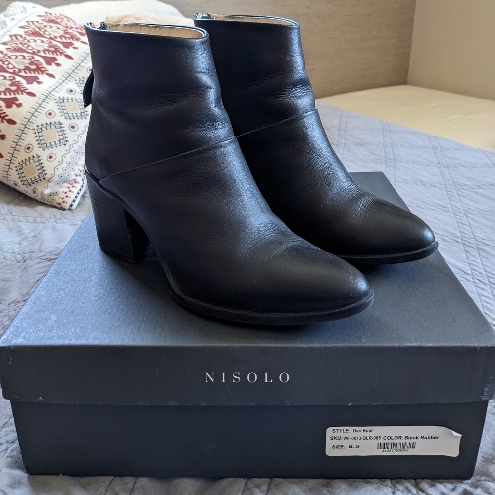 Nisolo Dari Boots in Black with Rubber Sole